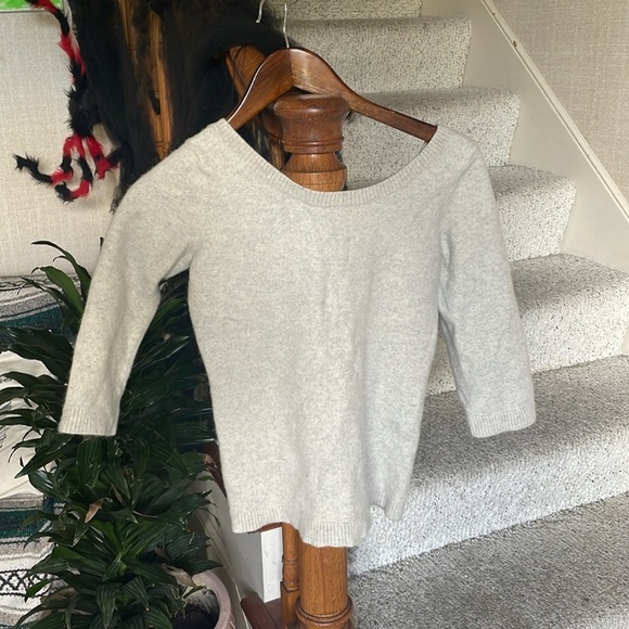 Banana Republic Women's Heather Gray Cashmere Sweater Top - Picture 2 of 11